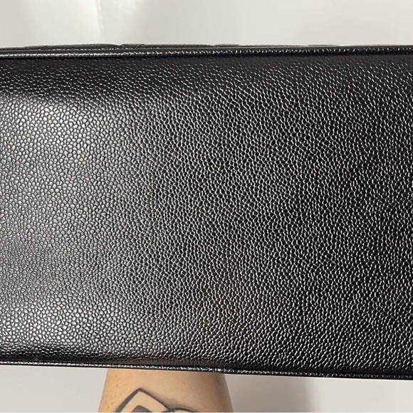 Chanel Medallion in Caviar Leather - Picture 5 of 5